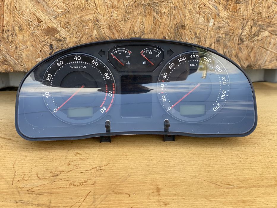 Приборна панель шкода суперб 1 1.8 т