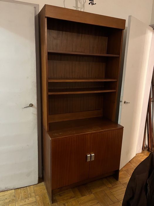 Estante / armário para a sala