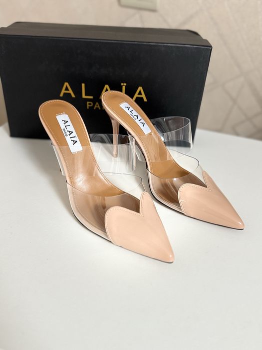 Бежеві туфлі Alaïa Paris 36-41