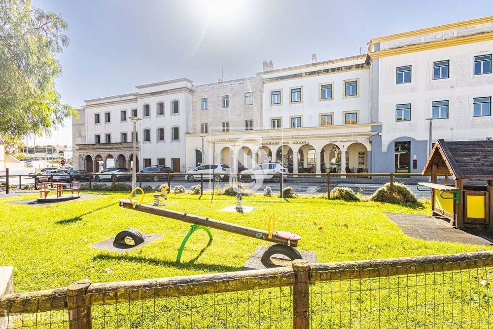 Trespasse com Cedência de Negócio  - Pastelaria na Atouguia da Baleia,