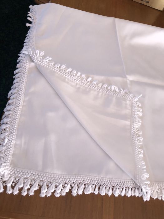 Bonita toalha em tecido de algodao e renda em Gripur