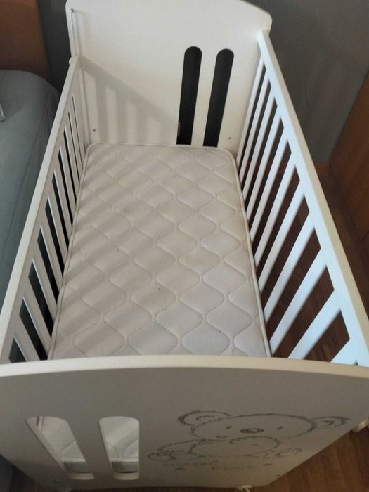 Vendo cama de Bebê usada