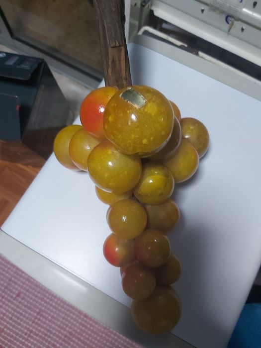 Cacho de uvas em alabastro 38cm