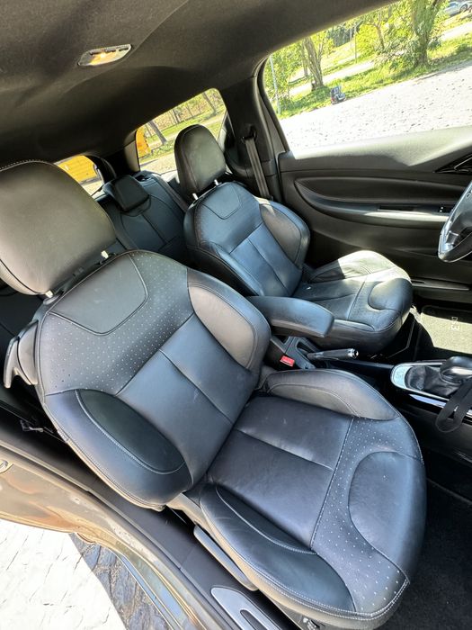 DS3 PureTech 1.2 EAT6 (estofos em pele)