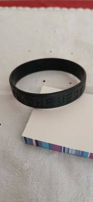 Duas pulseiras de silicone Babybel