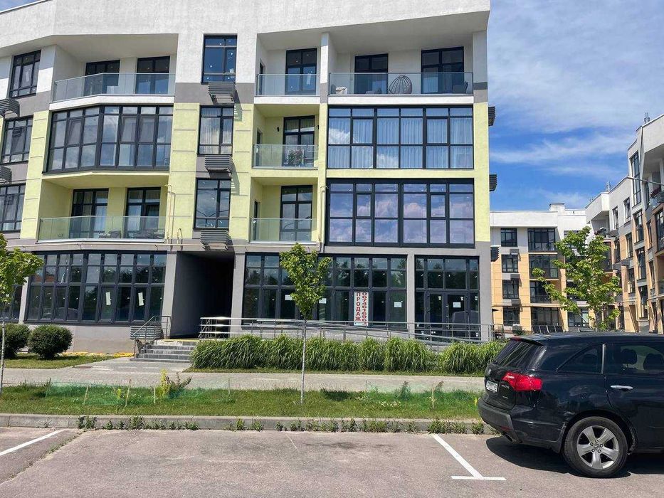 ЖК "Італійський квартал". Продаж нежитлового фасадного приміщення з окремим входом площею 163 квм.