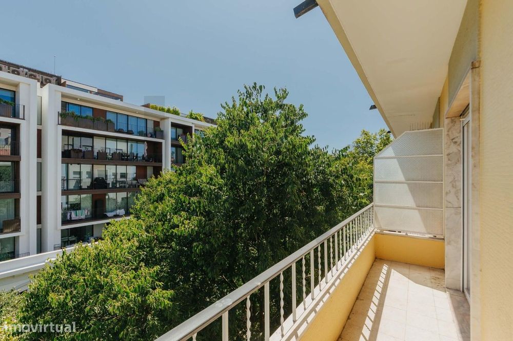 Apartamento T3 Remodelado em Benfica – Av. Gomes Pereira