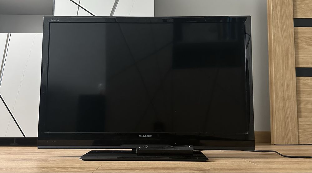 Telewizor LED Sharp Aquos 32” (LC-32LE144E) + Pilot