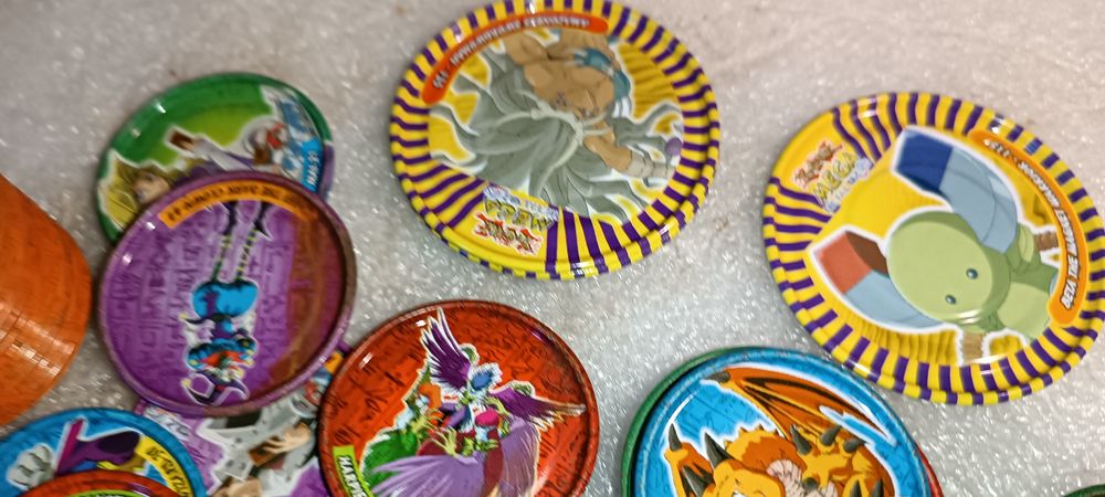 Lot of dozens of Yu-Gi-Oh! tazos from various collections64552625882113123