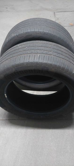 Dois pneus marca Continental z35/55 R18V