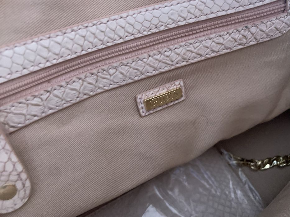 Mala Guess nova com pochete rosa