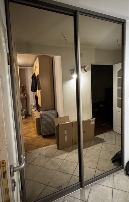 Oddam szafę przesuwną z lustrem