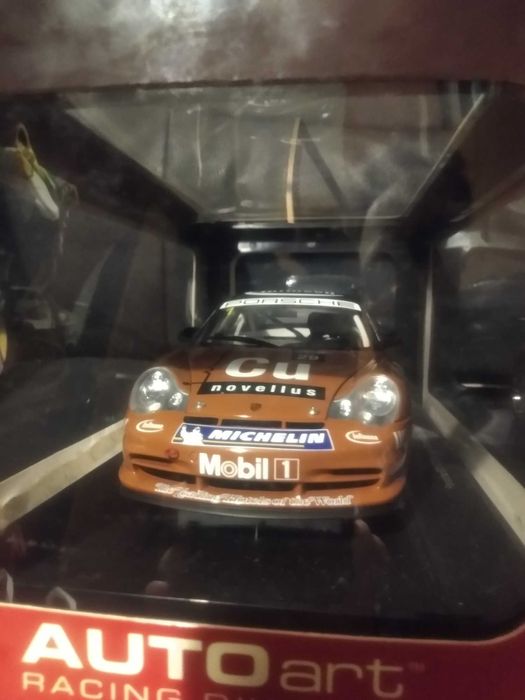 AutoArt 1:18 Porsche 911 GT3R Infineon Asian Carrera Cup - Novo