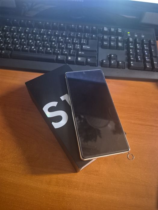 Смартфон Samsung S10 lite