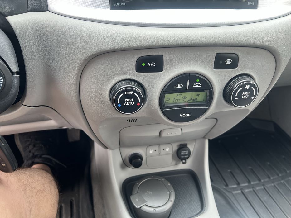 Hyundai accent 2008 1.6 бензин. Торг