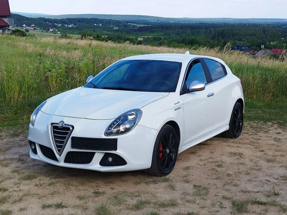 Alfa Romeo Giulietta Alfa Romeo Giulietta 170 km, rocznik 2013, biały.