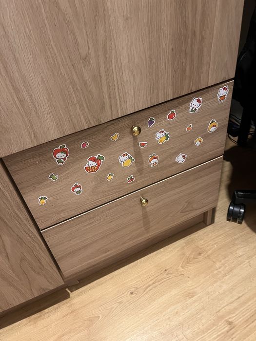 Roupeiro castanho Ikea VILHATTEN