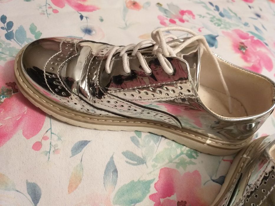 Srebrne  buty reserved nr. 35