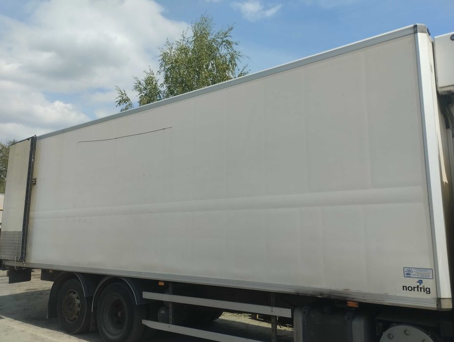Kontener izoterma . Chłodnia możliwość transportu HDS