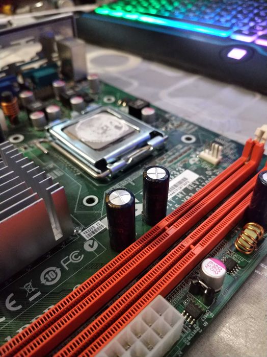 Комплект материнська плата 775, проц Intel Core 2 Duo, пам'ять DDR2