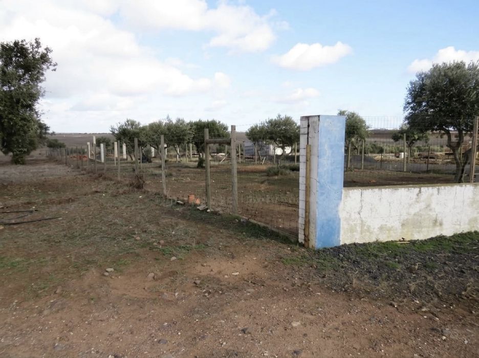 Terreno rústico com apoio agrícola em Aljustrel