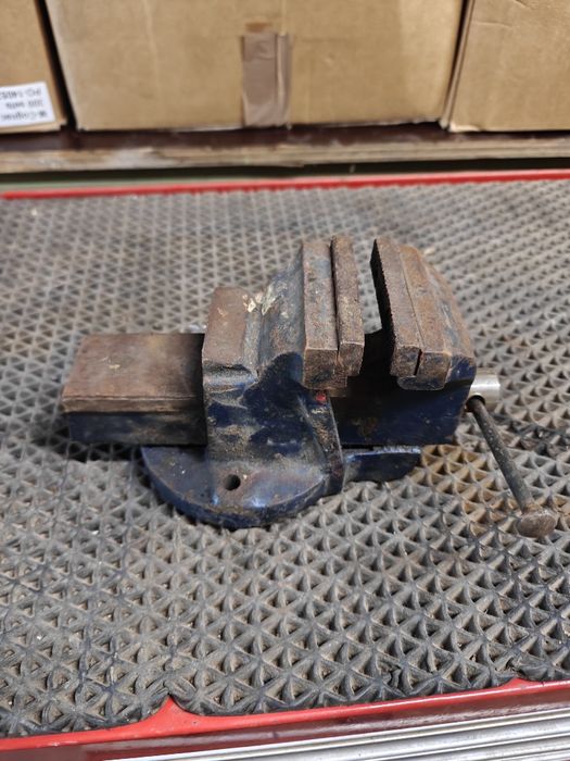 Torno de Bancada Antigo em Ferro Fundido - Muito Robusto