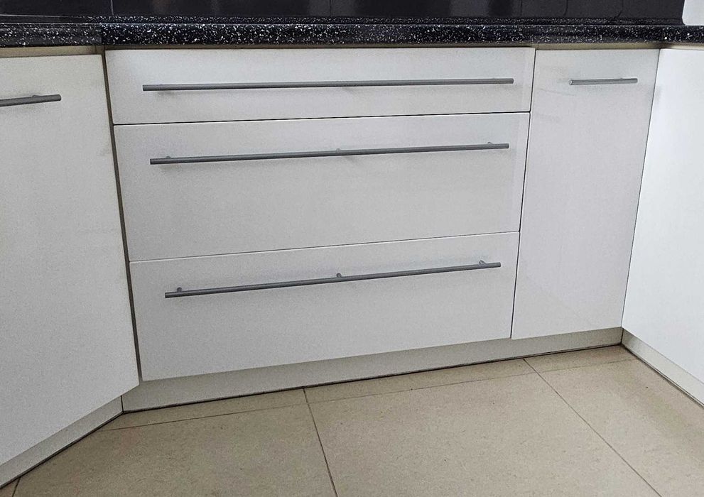 Meble kuchenne białe, połysk