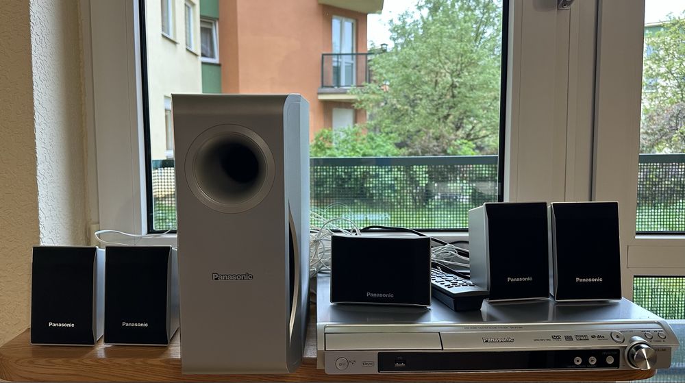 Zestaw kina domowego z odtwarzaczem DVD Panasonic PT160E