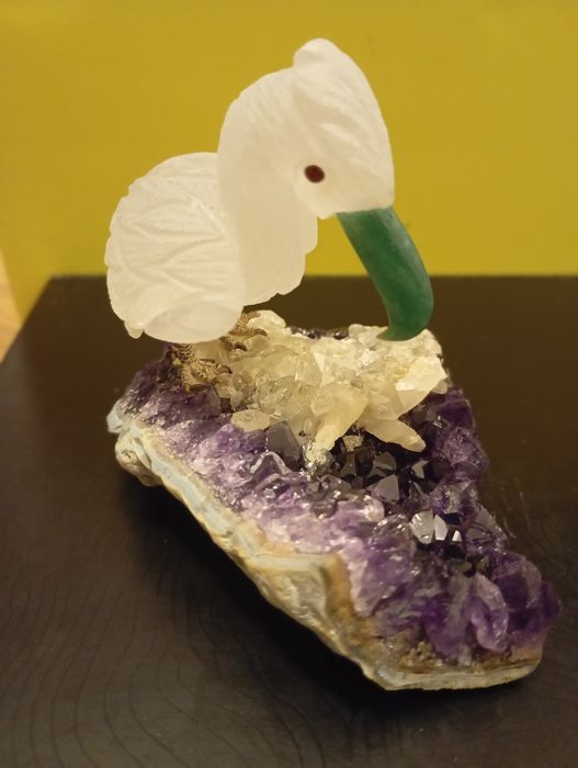 Par de figuras decorativas em pedra natural sobre ametista