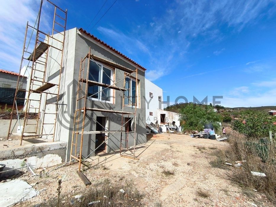 Duas Moradias T1 e T2 de campo em recuperação