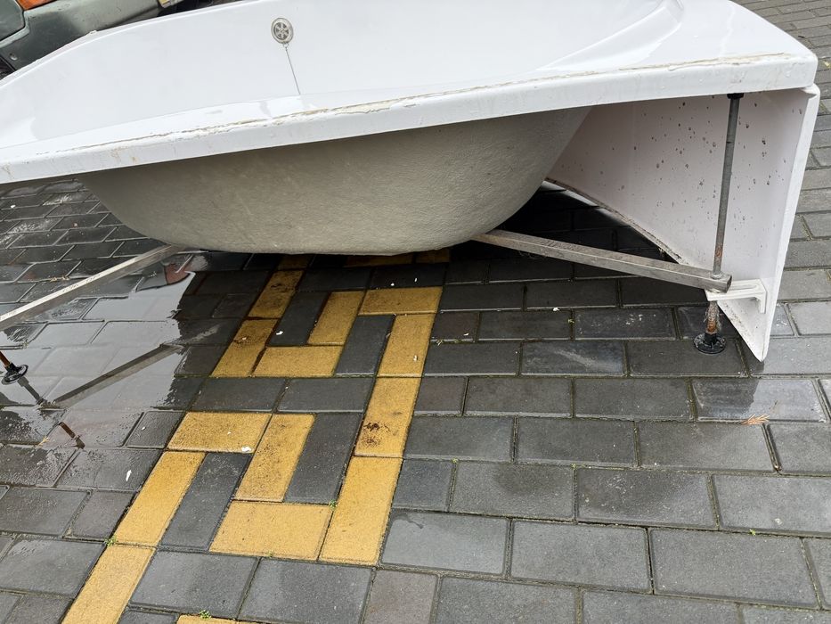 Продам угловую ванну