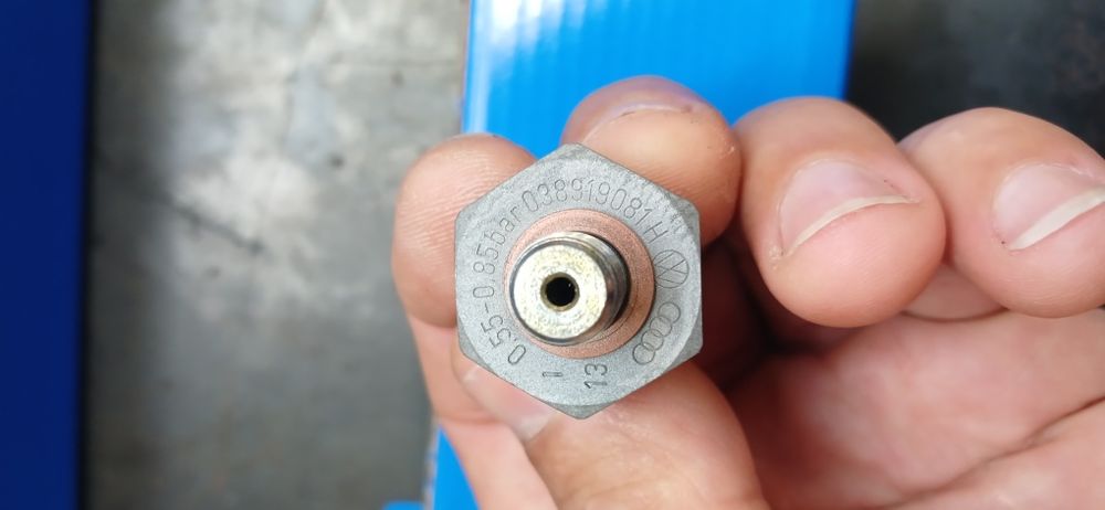 Датчик тиску оливи Passat B7 2.5NMS