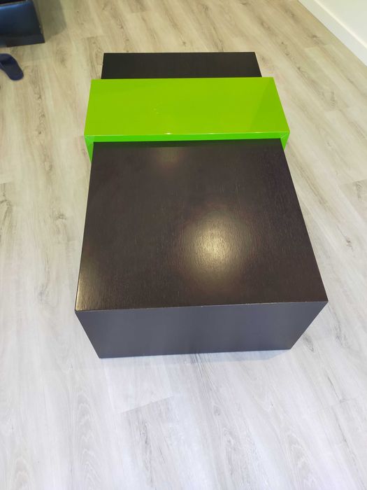 Mesa de centro lacada em verde