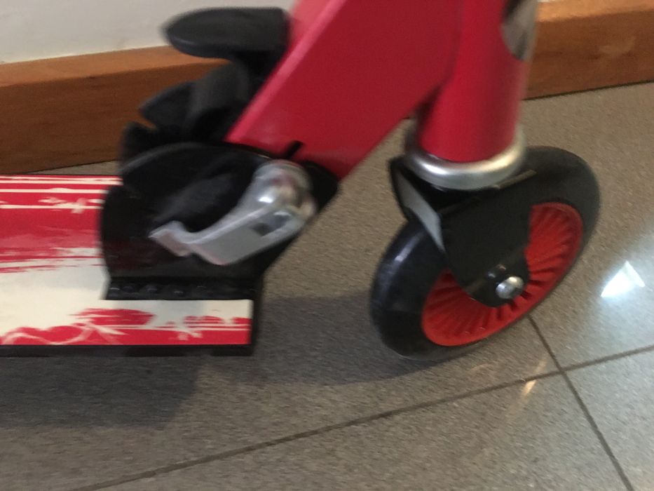 Trotinete crianca em vermelho