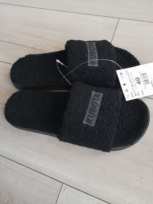 Nowe z metką klapki baranki Kubota rozm 40