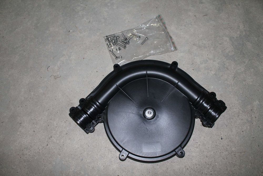 Kolanko /narożnik/ do paszociągu koralikowego fi 60 z żeliwnym kołem