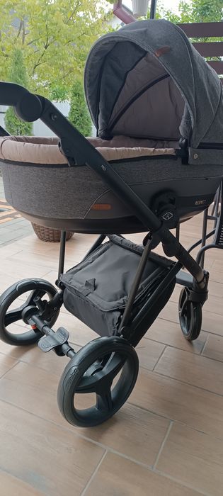 Практично нова коляска адамекс 2 в 1