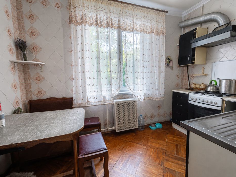 Продаж квартири, м. Українка, Соснова, 4