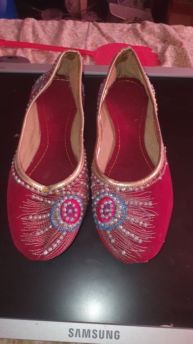 Продам красовки жіночі