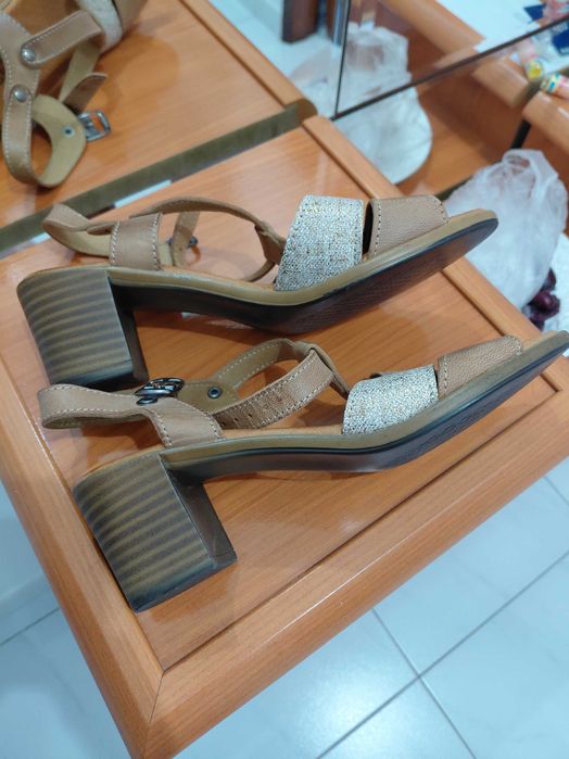 Botas, sandálias, cinto