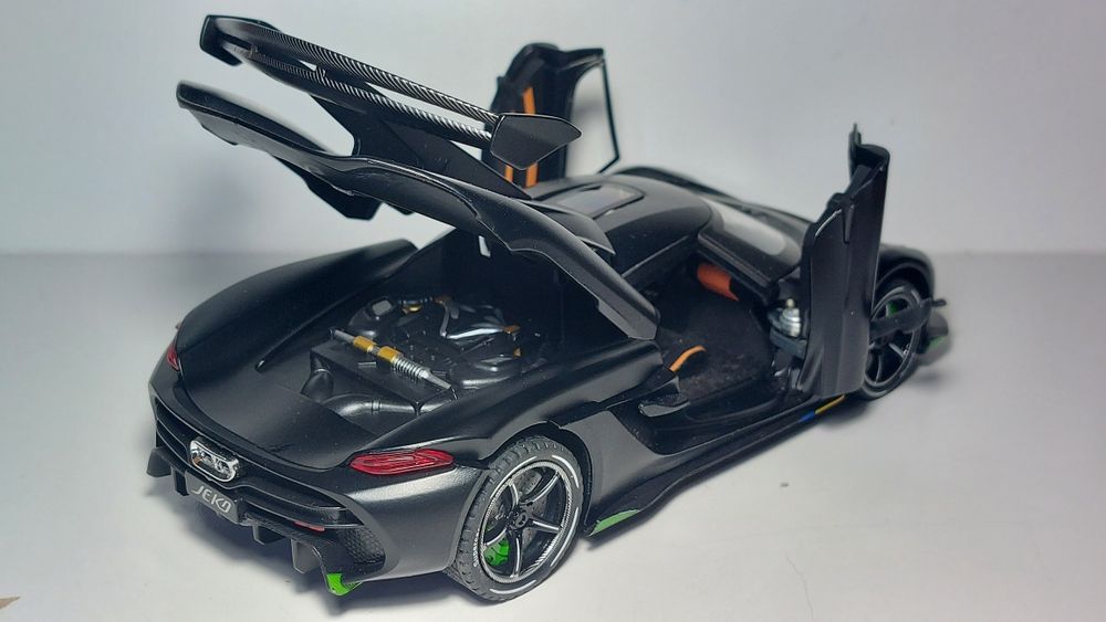 Miniatura automovel Koenigsegg Jeko