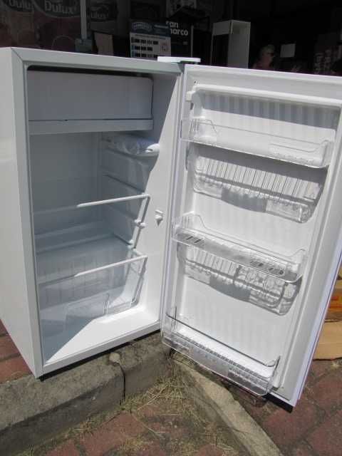 Lodówka zamrażalnik chłodziarka 90L szklany front biała Klarstein