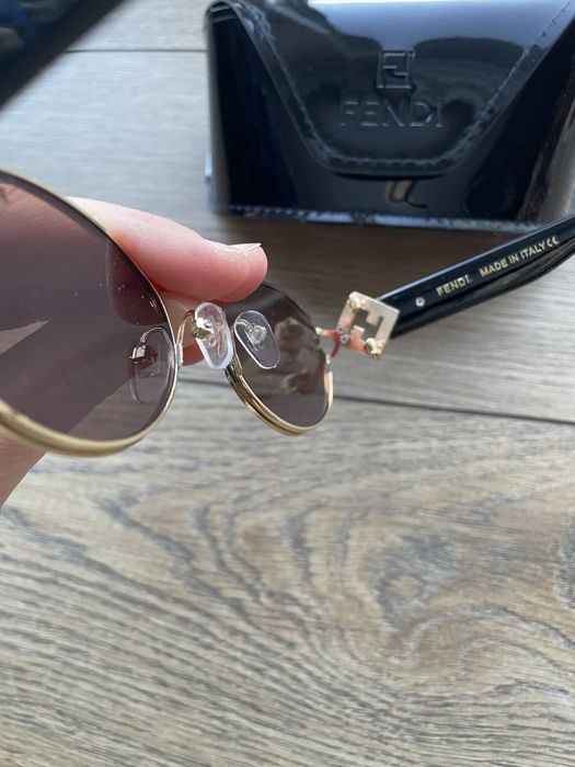 Okulary przeciwsloneczne fendi z etui