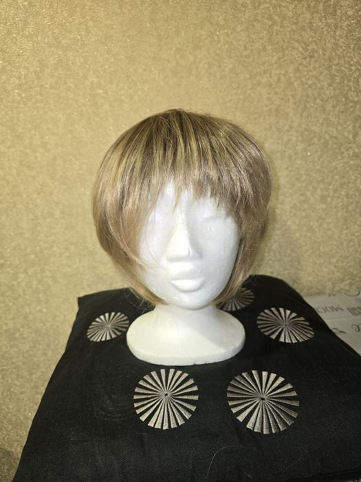 Перука жіноча. Приємного кольору.