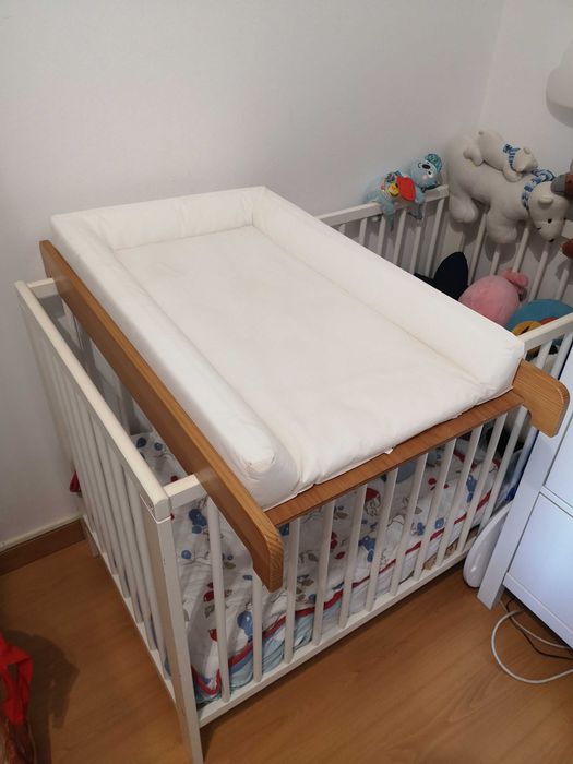 Muda fraldas madeira macia