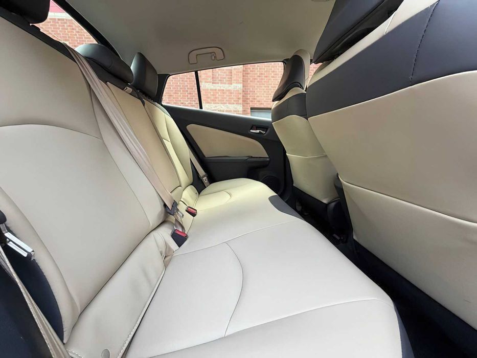Toyota Prius Four Touring      2016