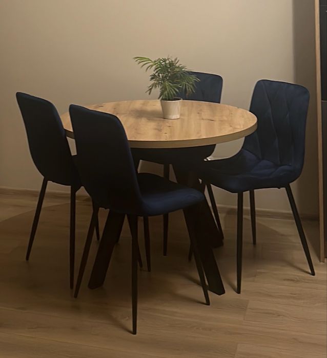 Sprxedam stół i 4 krzesla