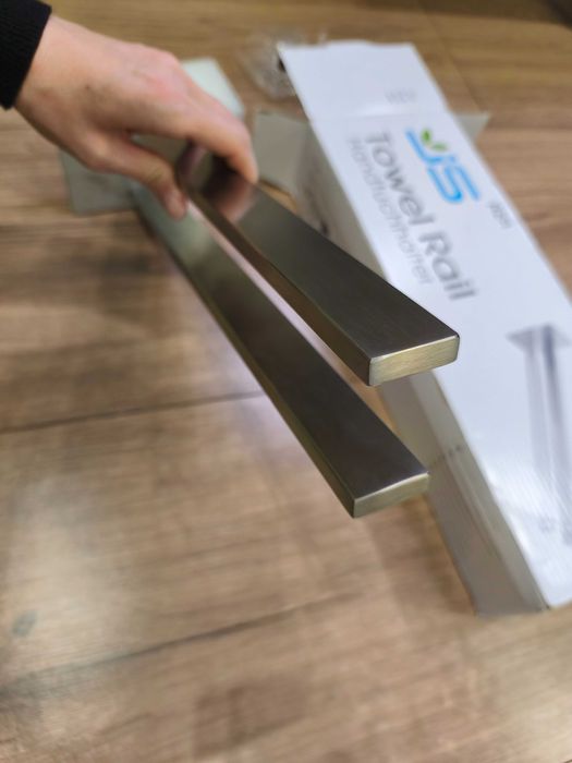 wieszak uchwyt na ręczniki srebrny chrom samoprzylepny