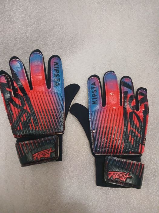 Рукавиці  KIPSTA воротар.футбол. дитячі ,вживані.Розм. 3 на вік 4-6 р