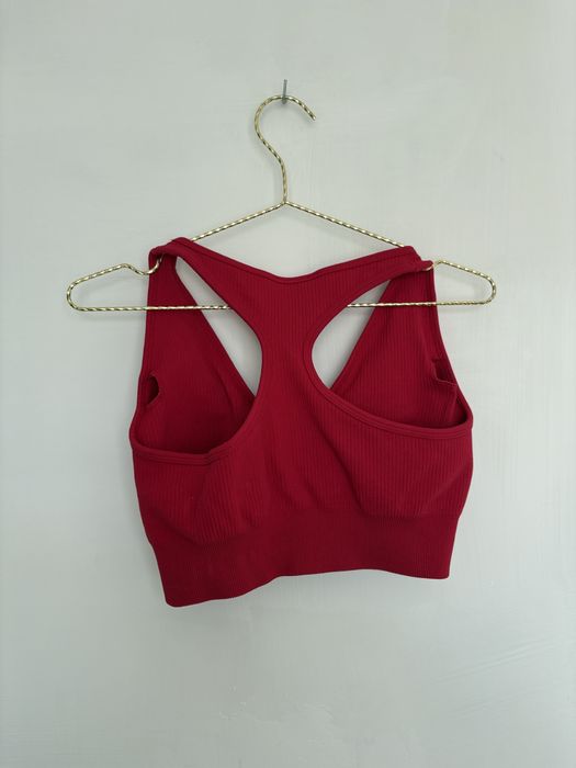 Czerwony biustonosz sportowy top Bo+Tee Boandtee dekolt V S 36 dopasow
